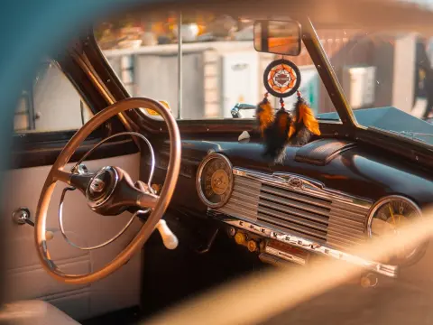 Les femmes pionnières de l'automobile vintage