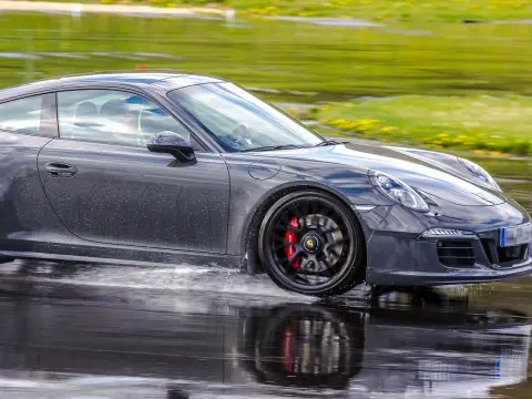 Porsche : l'électrique en action.
