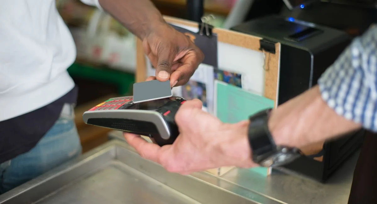 Illustration, acheter un badge télépéage en magasin