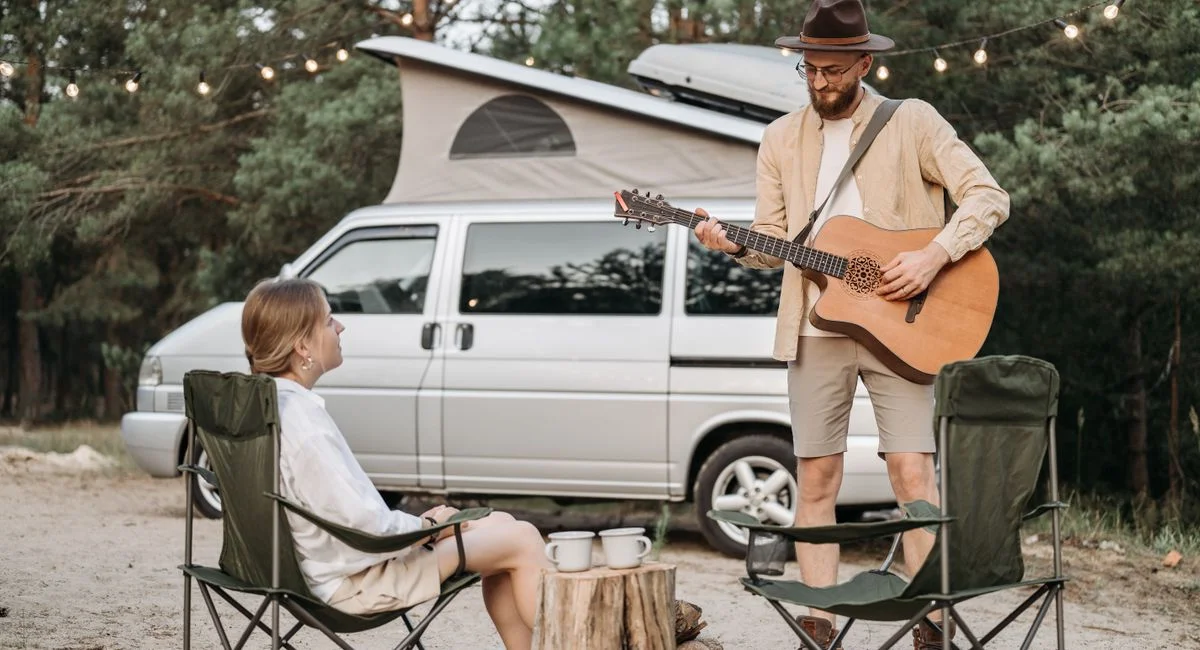 Illustration, camping car à vendre urgent