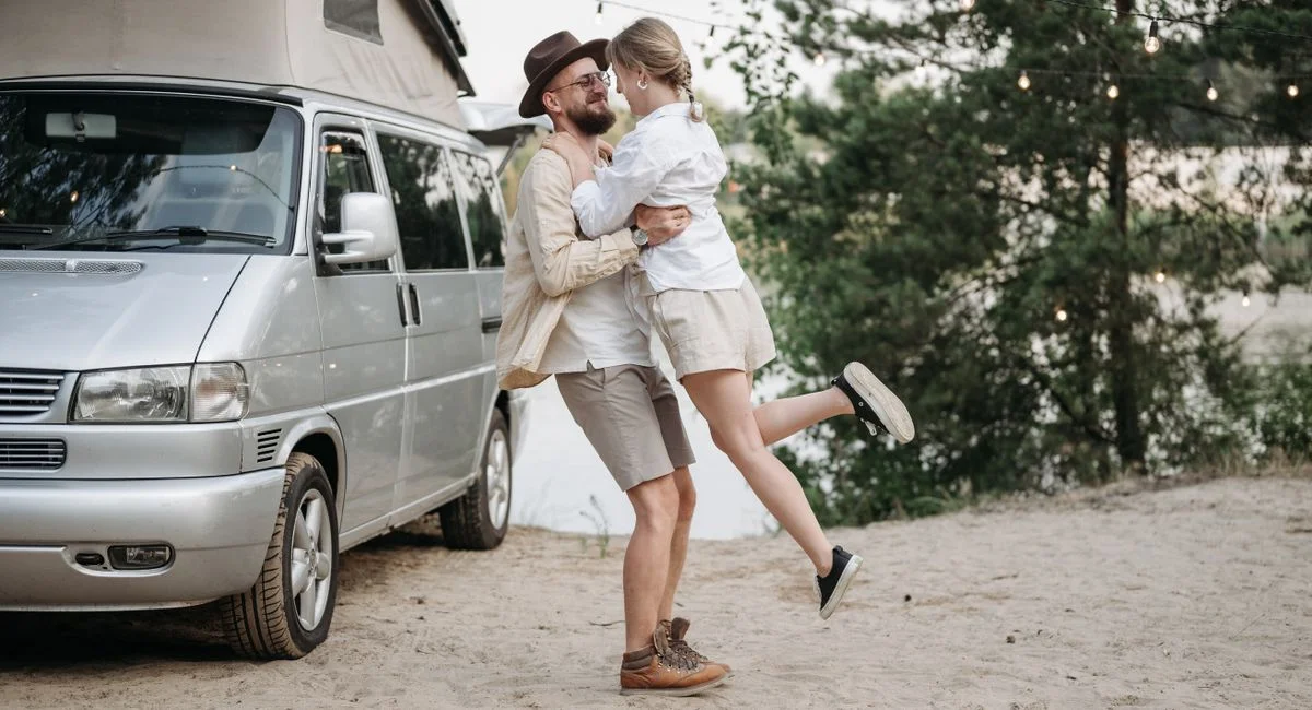 Illustration, camping car à vendre urgent