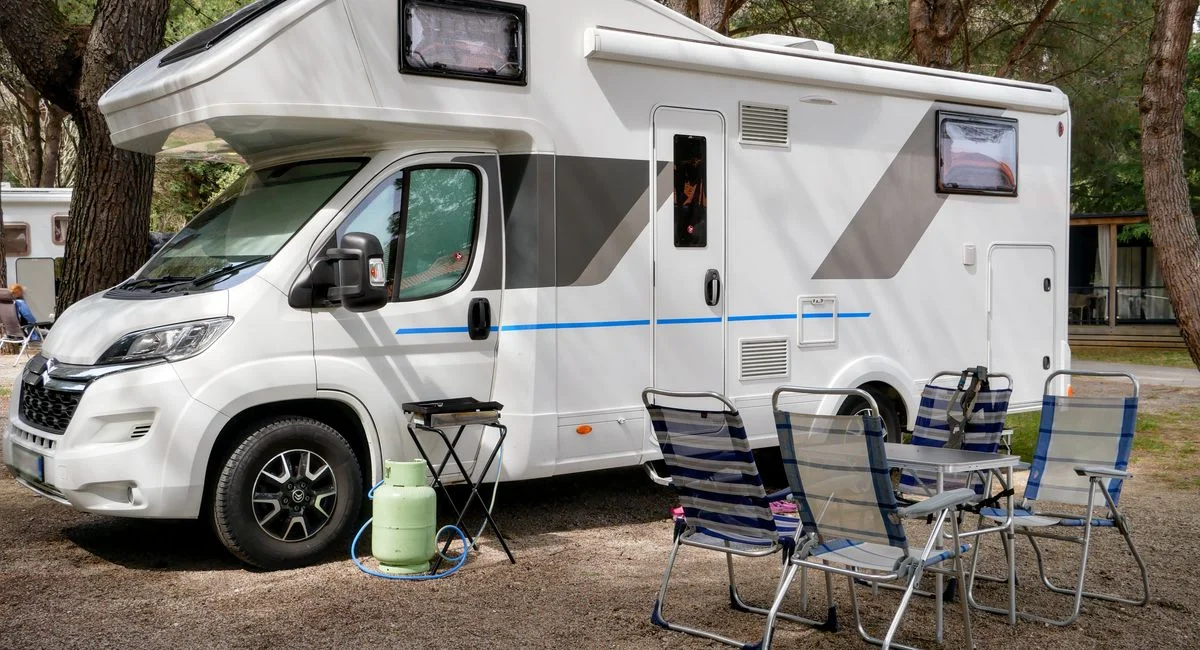 Illustration, camping car à vendre urgent